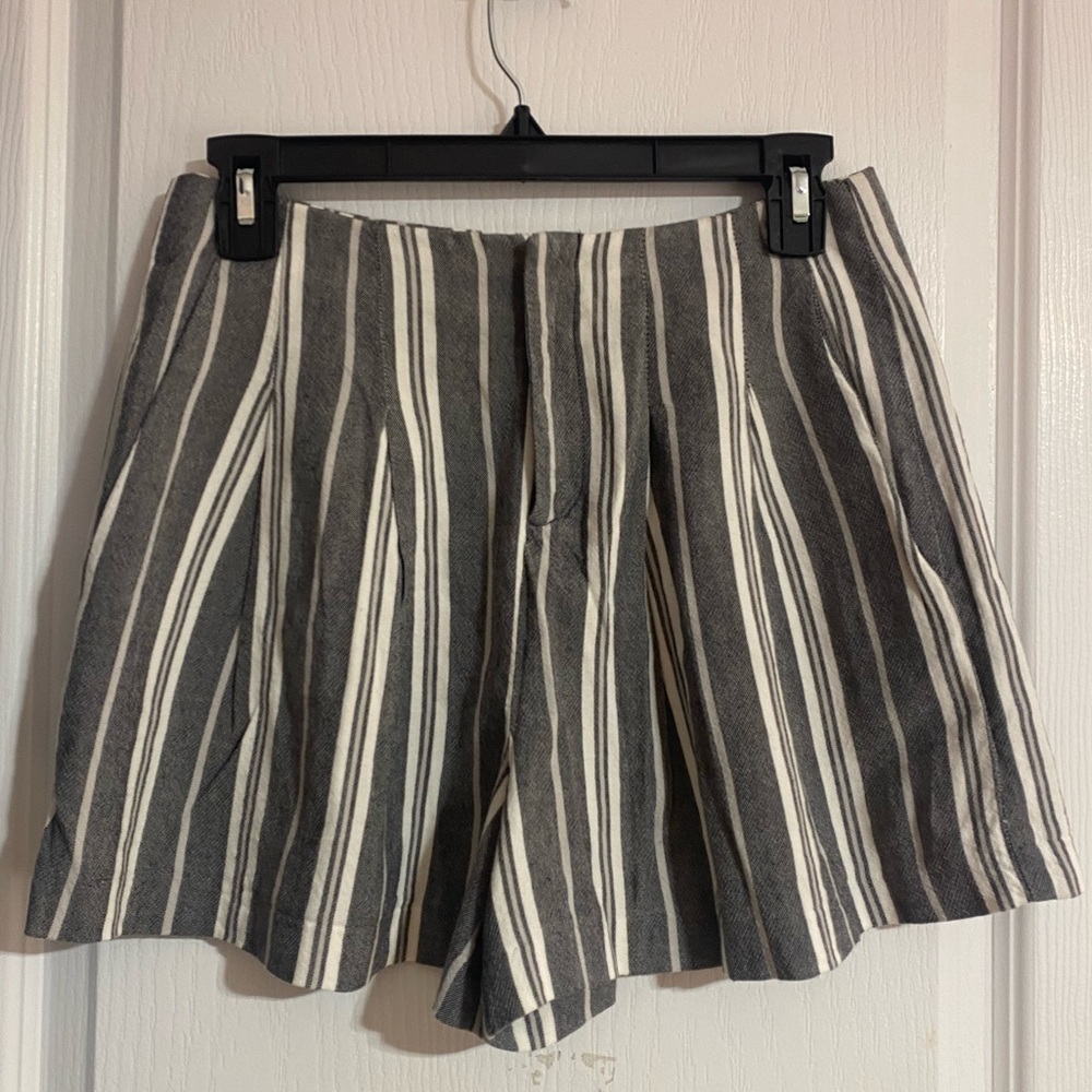 Zara Linen Blend Striped Pocket Grey and White Shorts Size Small
